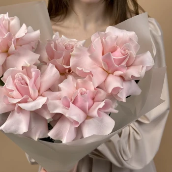 Оригинальный букет из розовых французских роз Pink Mondial
